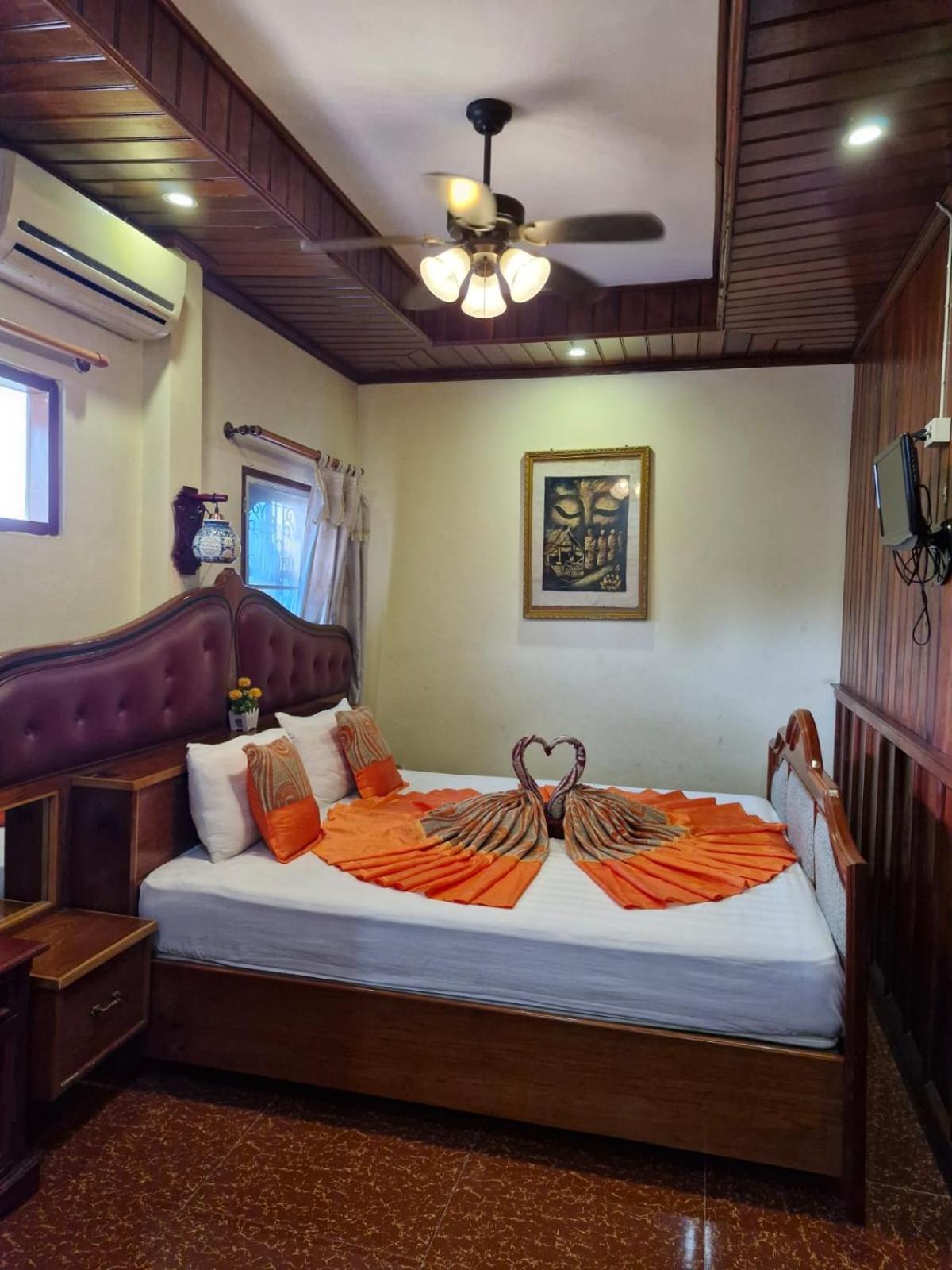 Sakura Wood House Hotel Luang Prabang Luaran gambar