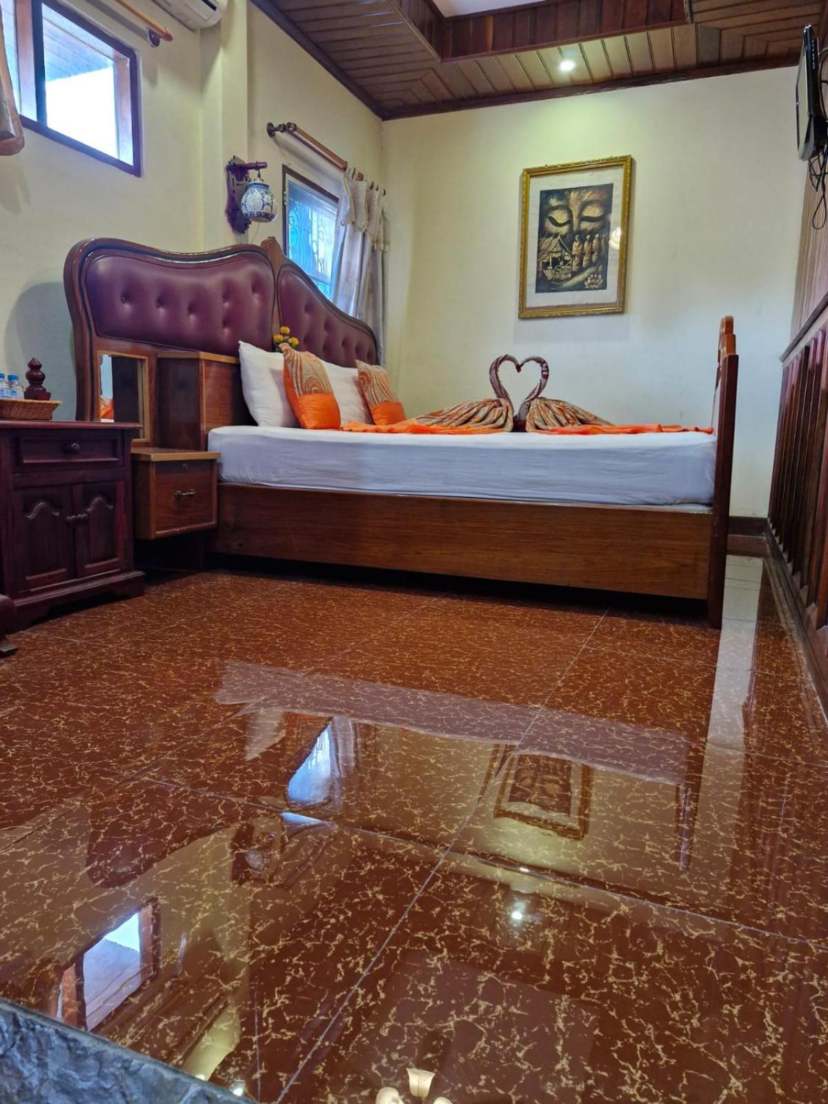 Sakura Wood House Hotel Luang Prabang Luaran gambar