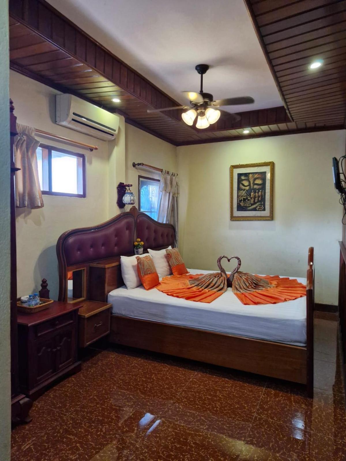 Sakura Wood House Hotel Luang Prabang Luaran gambar