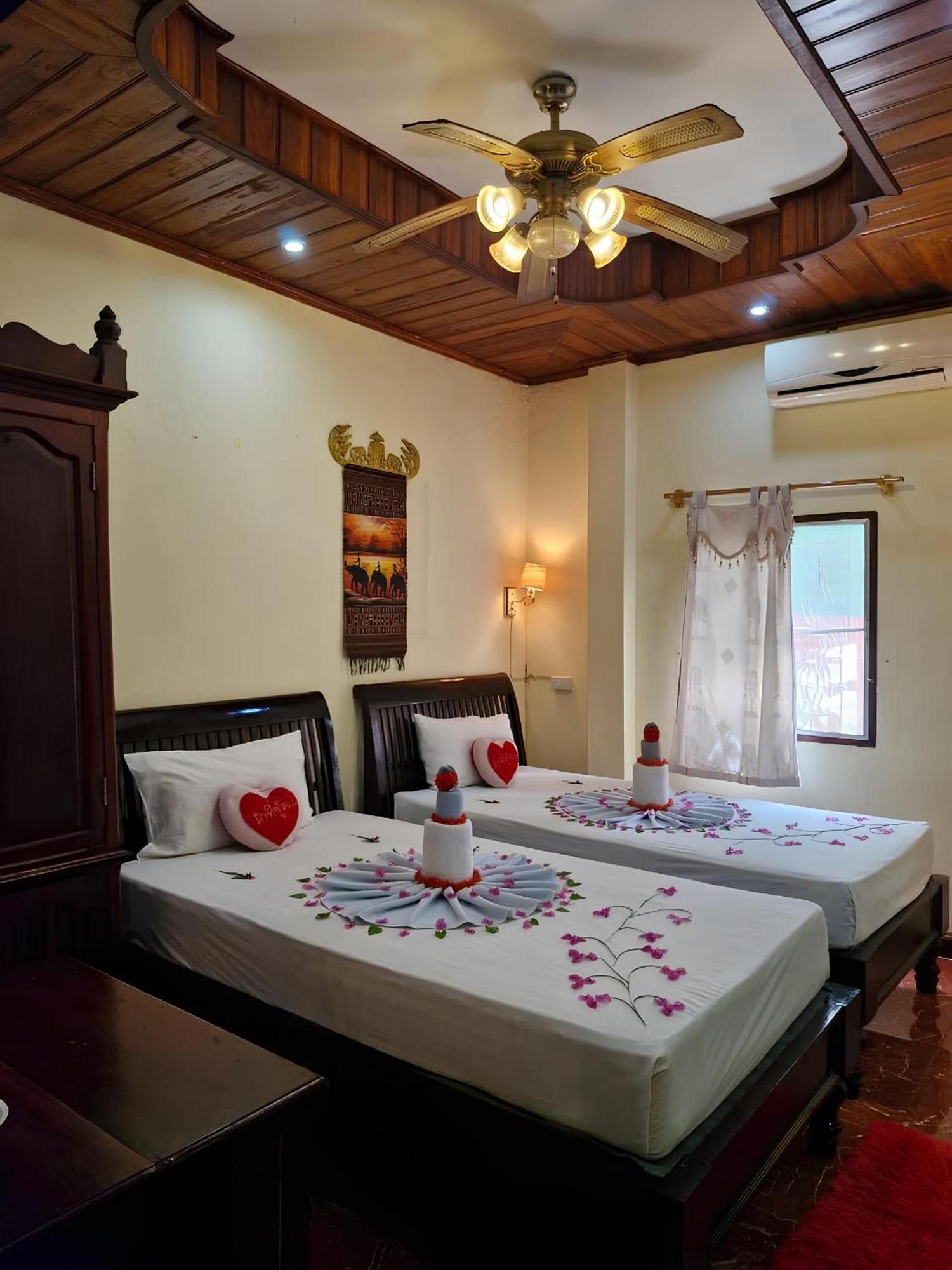 Sakura Wood House Hotel Luang Prabang Luaran gambar