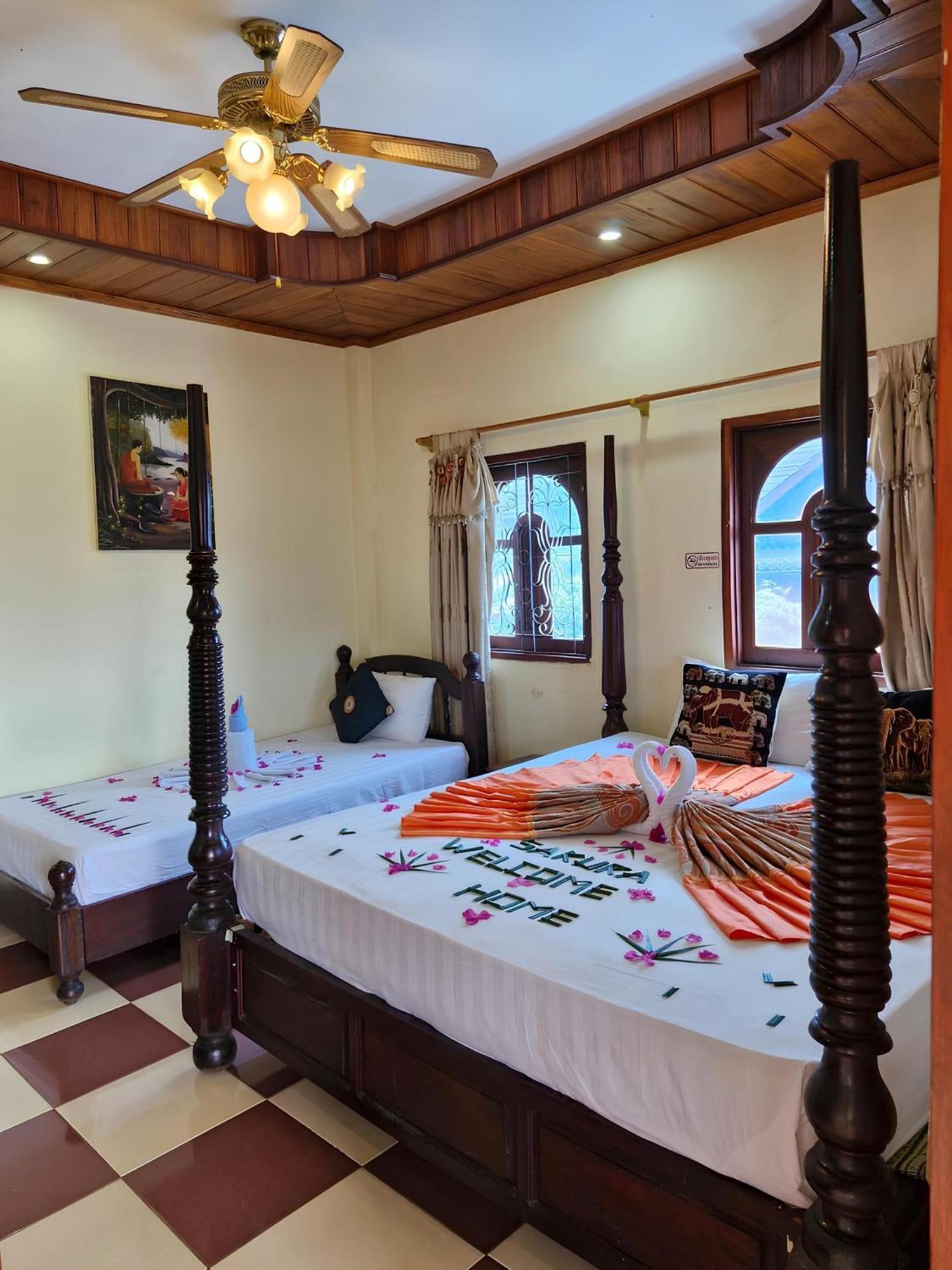 Sakura Wood House Hotel Luang Prabang Luaran gambar