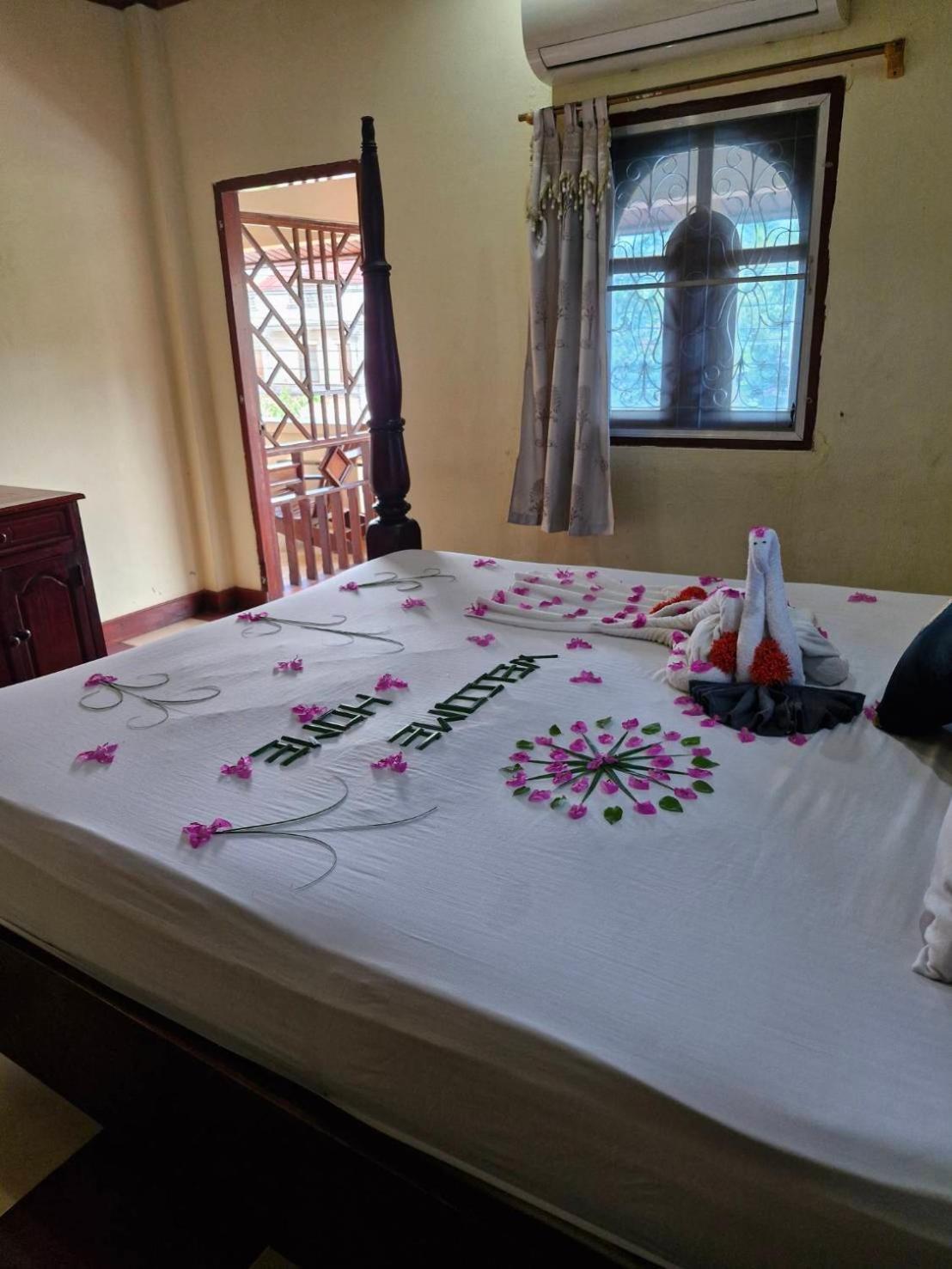 Sakura Wood House Hotel Luang Prabang Luaran gambar