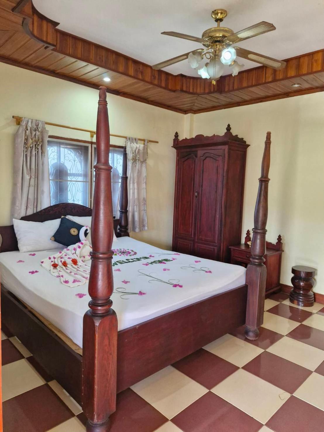 Sakura Wood House Hotel Luang Prabang Luaran gambar