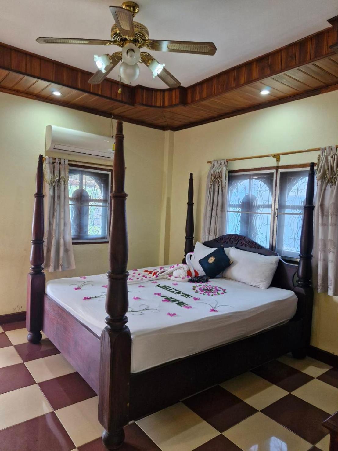 Sakura Wood House Hotel Luang Prabang Luaran gambar